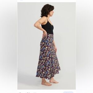 Boden floral pleated Maxi skirt size 8